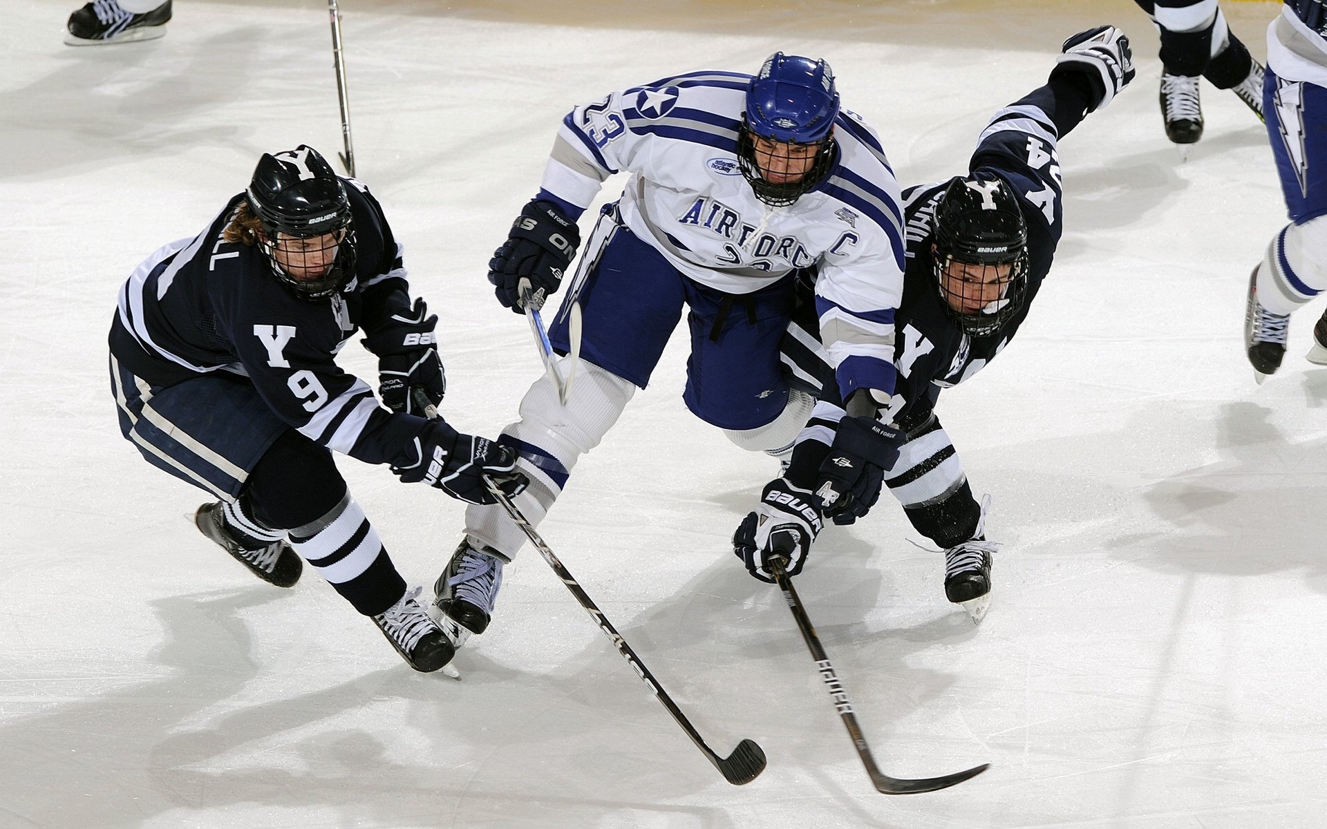 中国男篮围绕核心组织战术 配合逐步流畅，中国男篮专用篮球